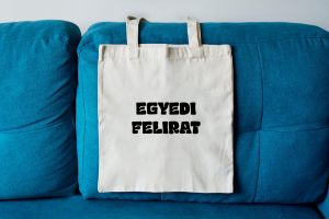 Egyedi feliratú bézs vászontáska